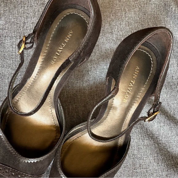 *Final Sale Price* Ann Taylor brown suede heels platform pump - Picture 4 of 15